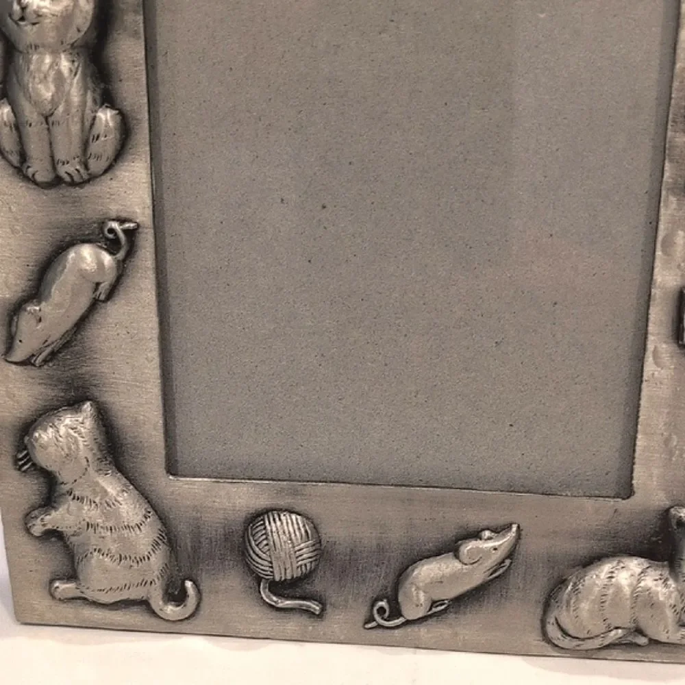 Pewter Tone Cat and Mouse Picture Photo Frame